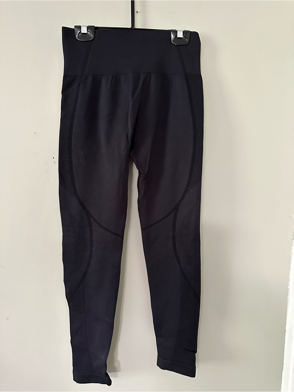 Black compression leggings with ventilation on the sides